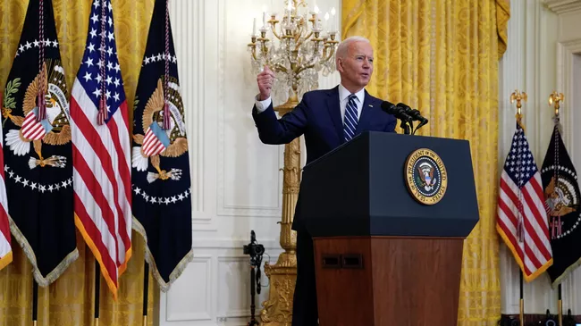 Президент США Джо Байден во время первой пресс-конференции в Белом доме в Вашингтоне