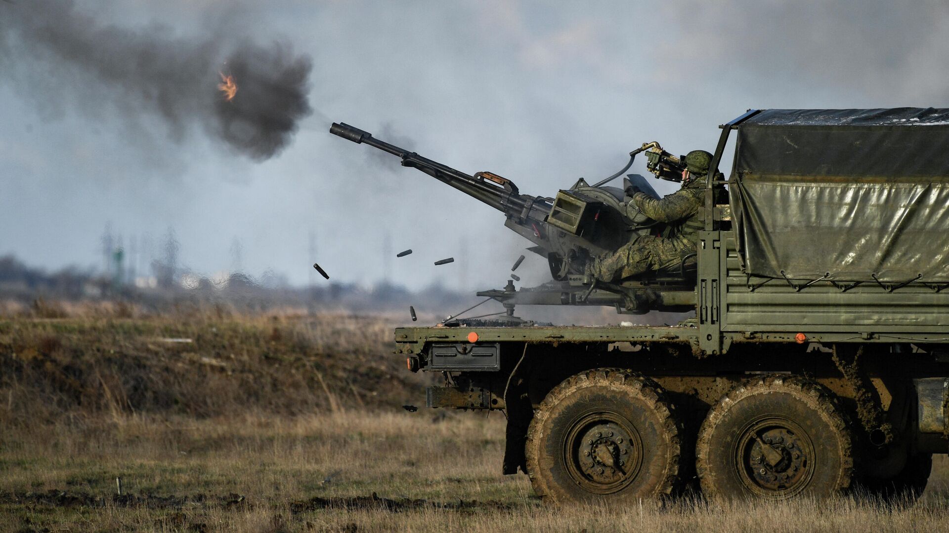 Тактические учения военнослужащих гвардейского зенитного ракетного полка Новороссийского гвардейского десантно-штурмового горного соединения на полигоне Опук в Республике Крым - РИА Новости, 1920, 15.04.2021