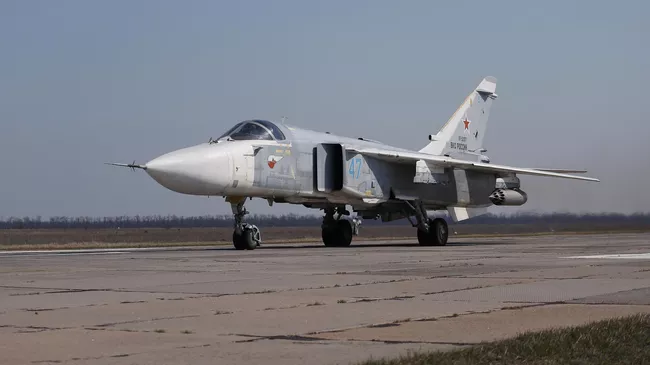 Фронтовой бомбардировщик Су-24 