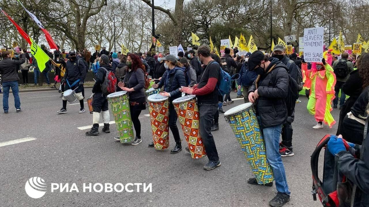 Митинг против закона о расширении полномочий сотрудников правоохранительных органов проходит в Гайд-парке, Лондон - РИА Новости, 1920, 04.04.2021