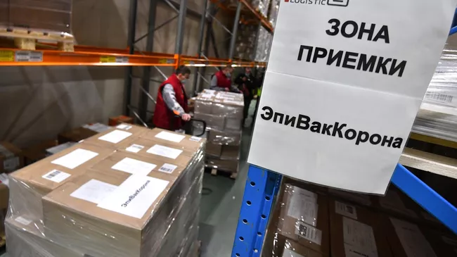 Приемка партии вакцины ЭпиВакКорона для профилактики COVID-19 на складе в Домодедово