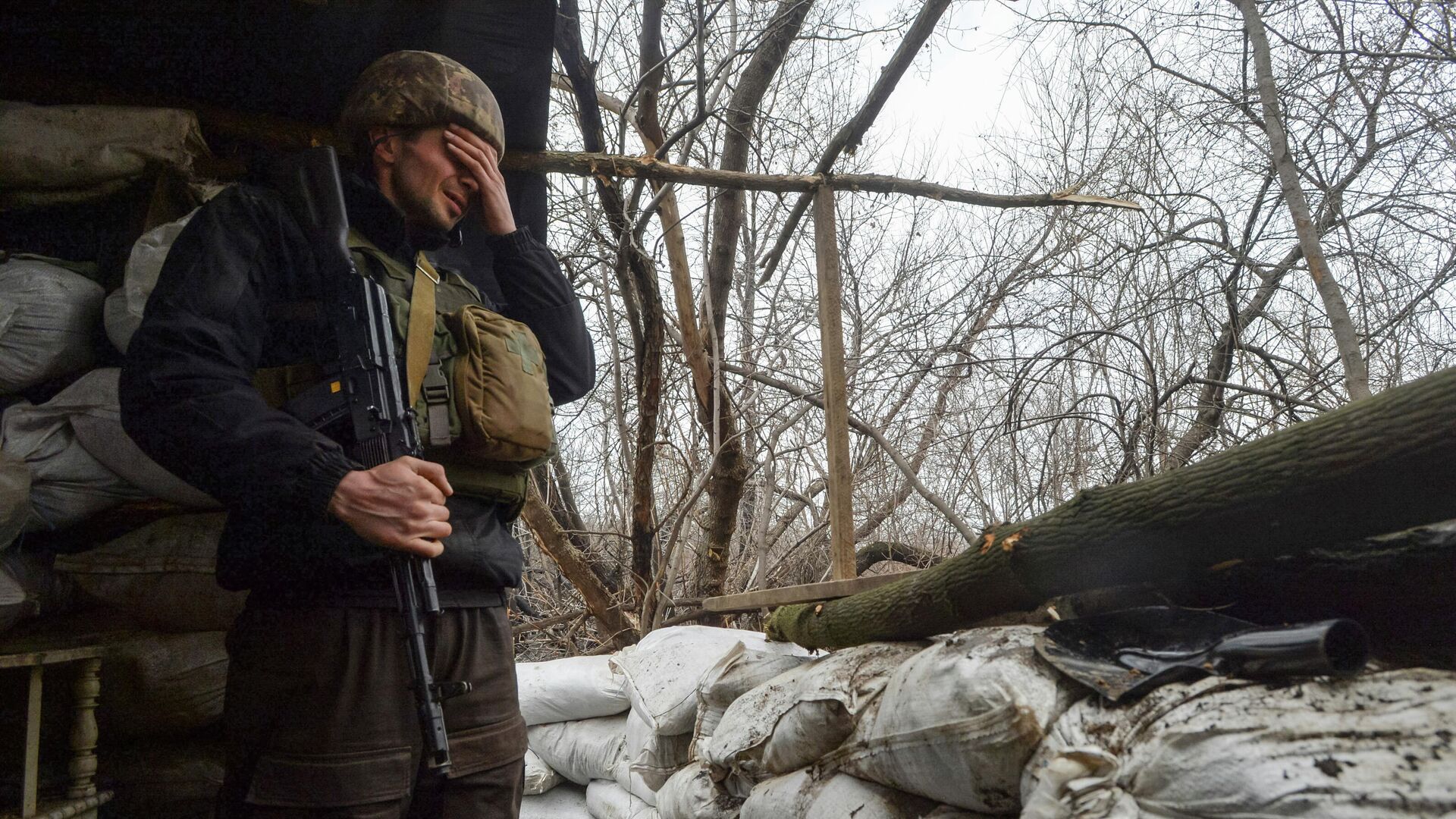 Украинский военный в Луганской области - РИА Новости, 1920, 08.04.2021