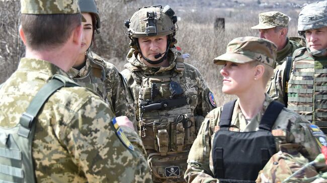 Военный атташе США Бриттани Стюарт в Донбассе