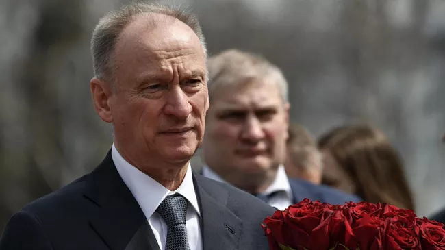 Секретарь Совета безопасности РФ Николай Патрушев во время возложения цветов к мемориалу обороны Севастополя в годы Великой Отечественной войны