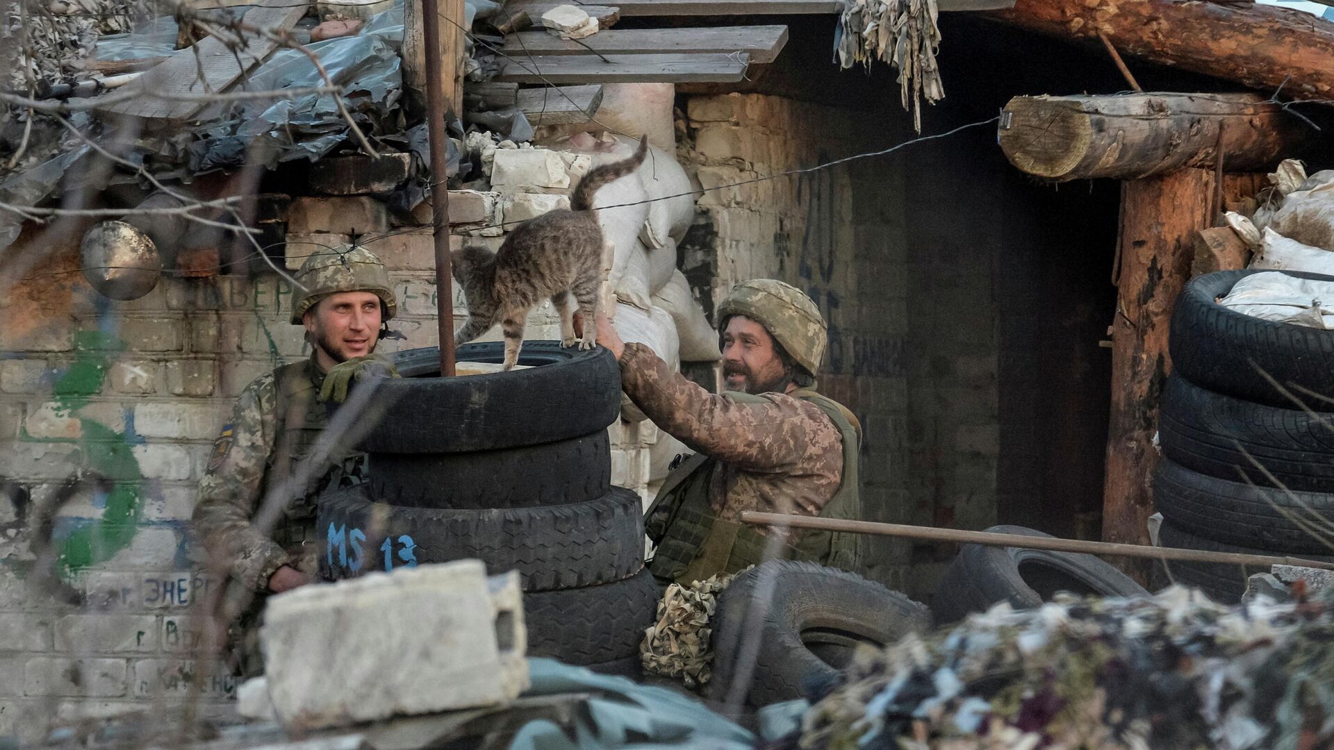 Украинские военнослужащие на линии разделения недалеко от Донецка - РИА Новости, 1920, 27.04.2021