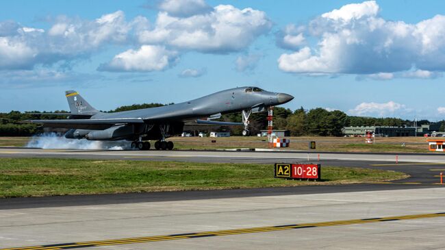 Стратегический бомбардировщик B-1B Lancer ВВС США. Архивное фото