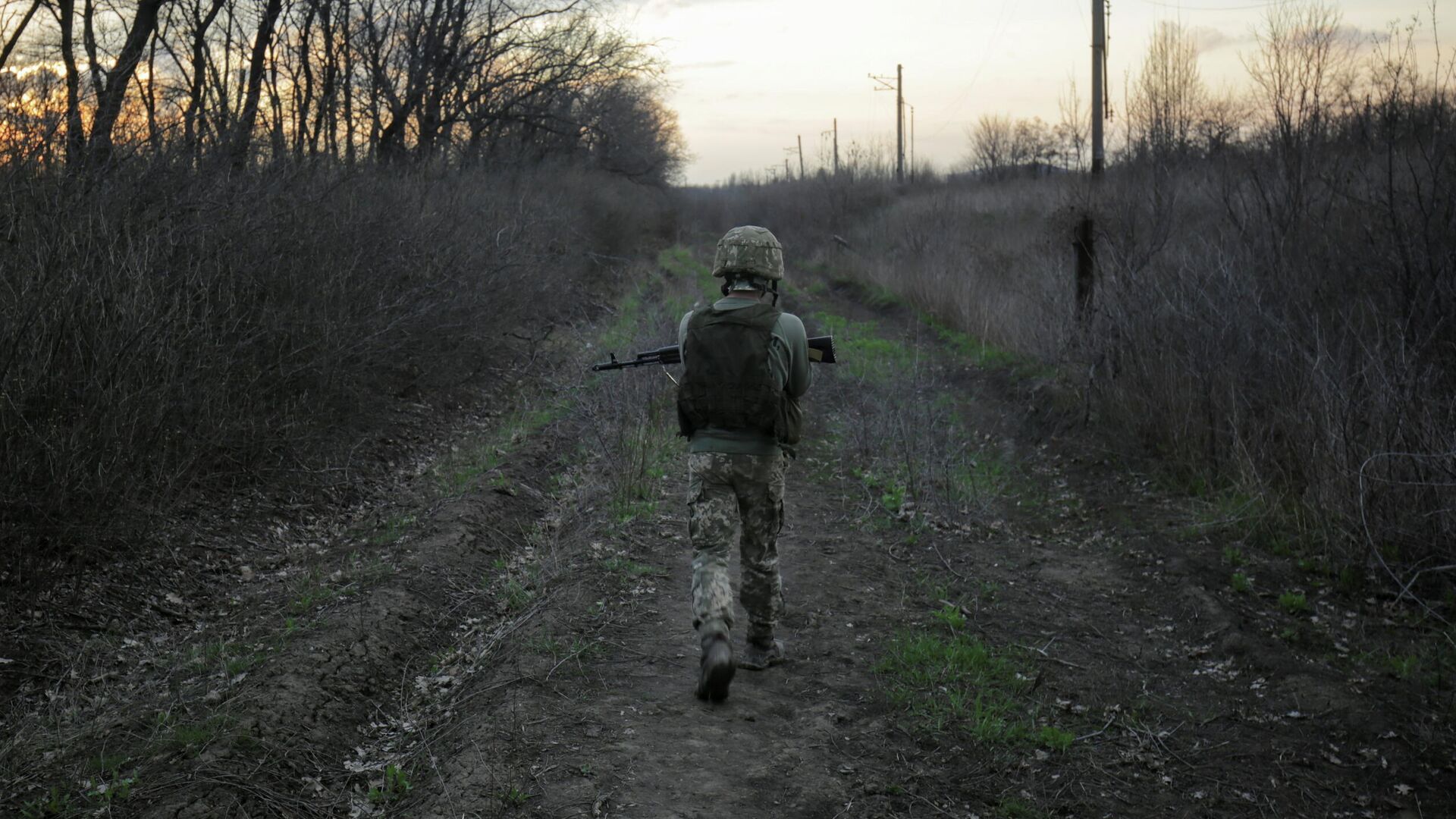 Украинский военный в окрестностях Донецка - РИА Новости, 1920, 16.01.2022