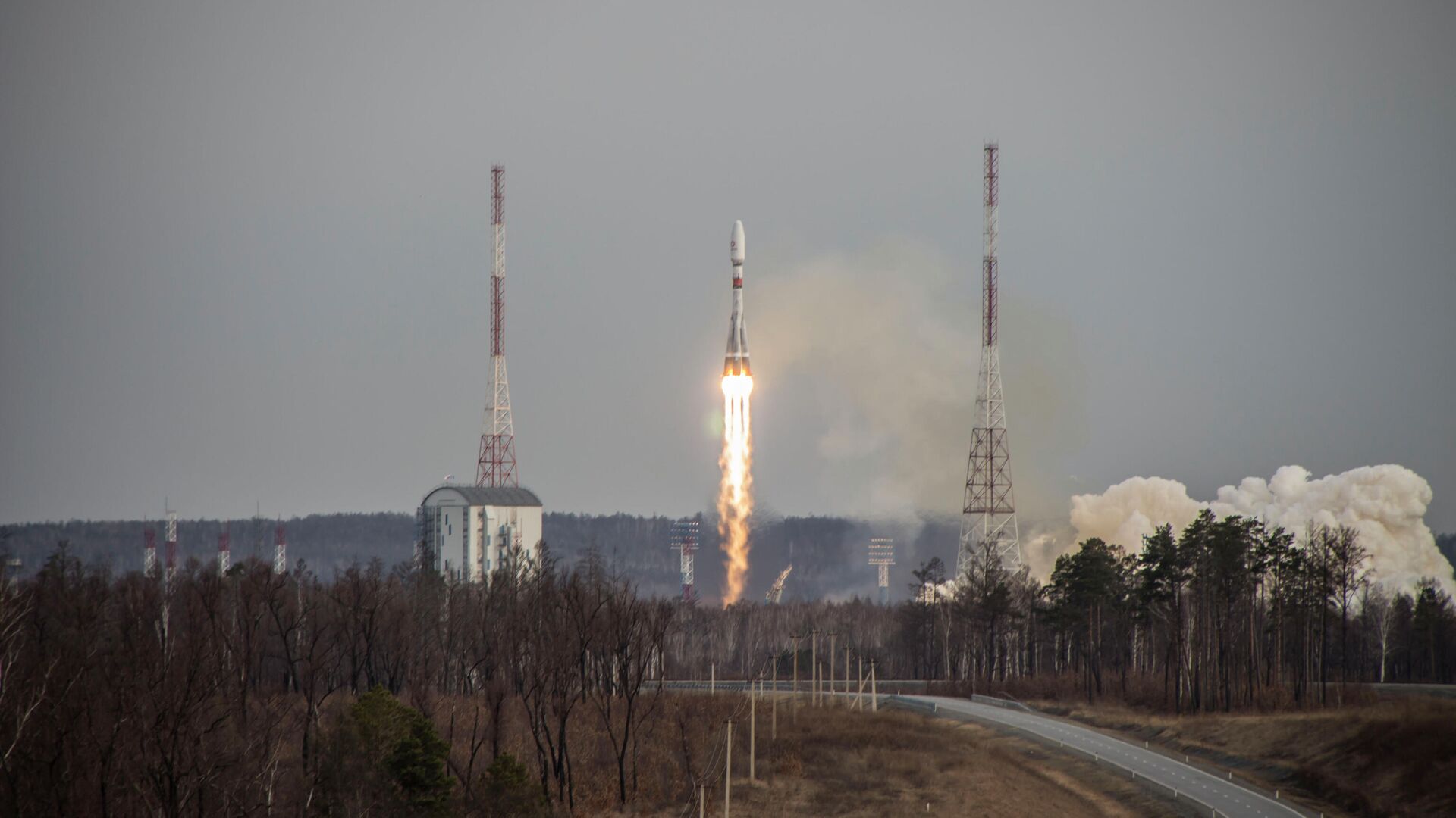 Пуск ракеты Союз-2 с 36 британскими спутниками связи с космодрома Восточный - РИА Новости, 1920, 26.04.2021