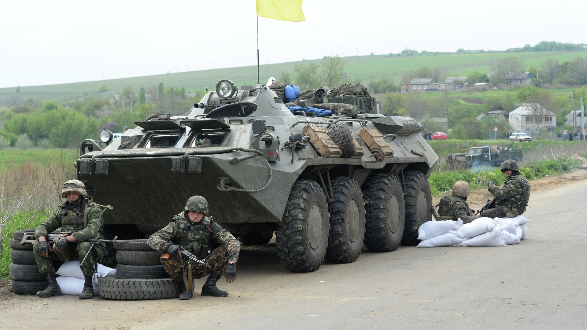 Украинские военные у села Андреевское около города Славянска Донецкой области. 2014 год - РИА Новости, 1920, 25.07.2022