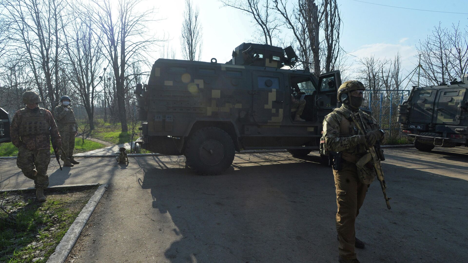 Украинские военные в районе линии соприкосновения в Донецкой области - РИА Новости, 1920, 04.05.2021