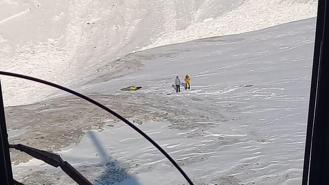 На месте схода лавины на перевале Горелова в Бурятии