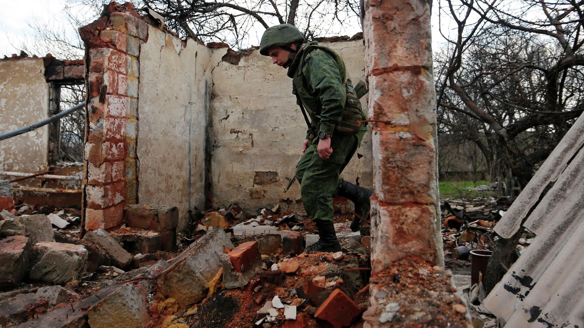 Военнослужащий ЛНР на линии соприкосновения в Луганской области - РИА Новости, 1920, 18.05.2021