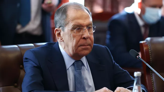 Министр иностранных дел РФ Сергей Лавров во время переговоров с главой МИД Таджикистана Сироджиддином Мухриддином в Душанбе