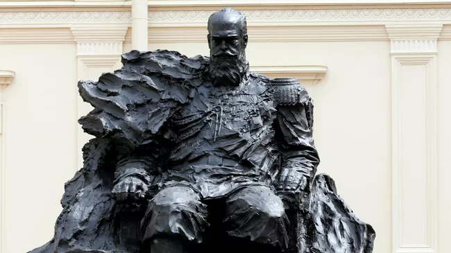 Памятник императору Александру III в Гатчине