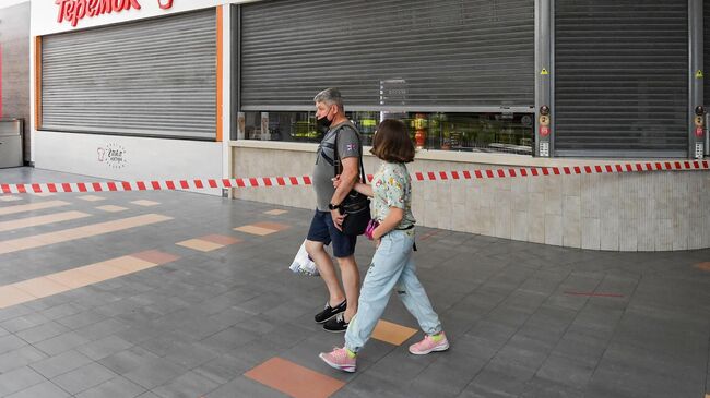 Кафе в торговом центре на улице Гаврикова в Москве, закрытое из-за коронавирусных ограничений