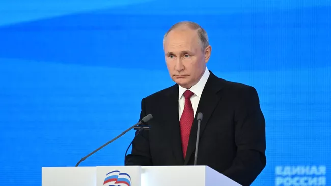 Президент РФ Владимир Путин выступает на пленарном заседании XX Съезда партии Единая Россия 