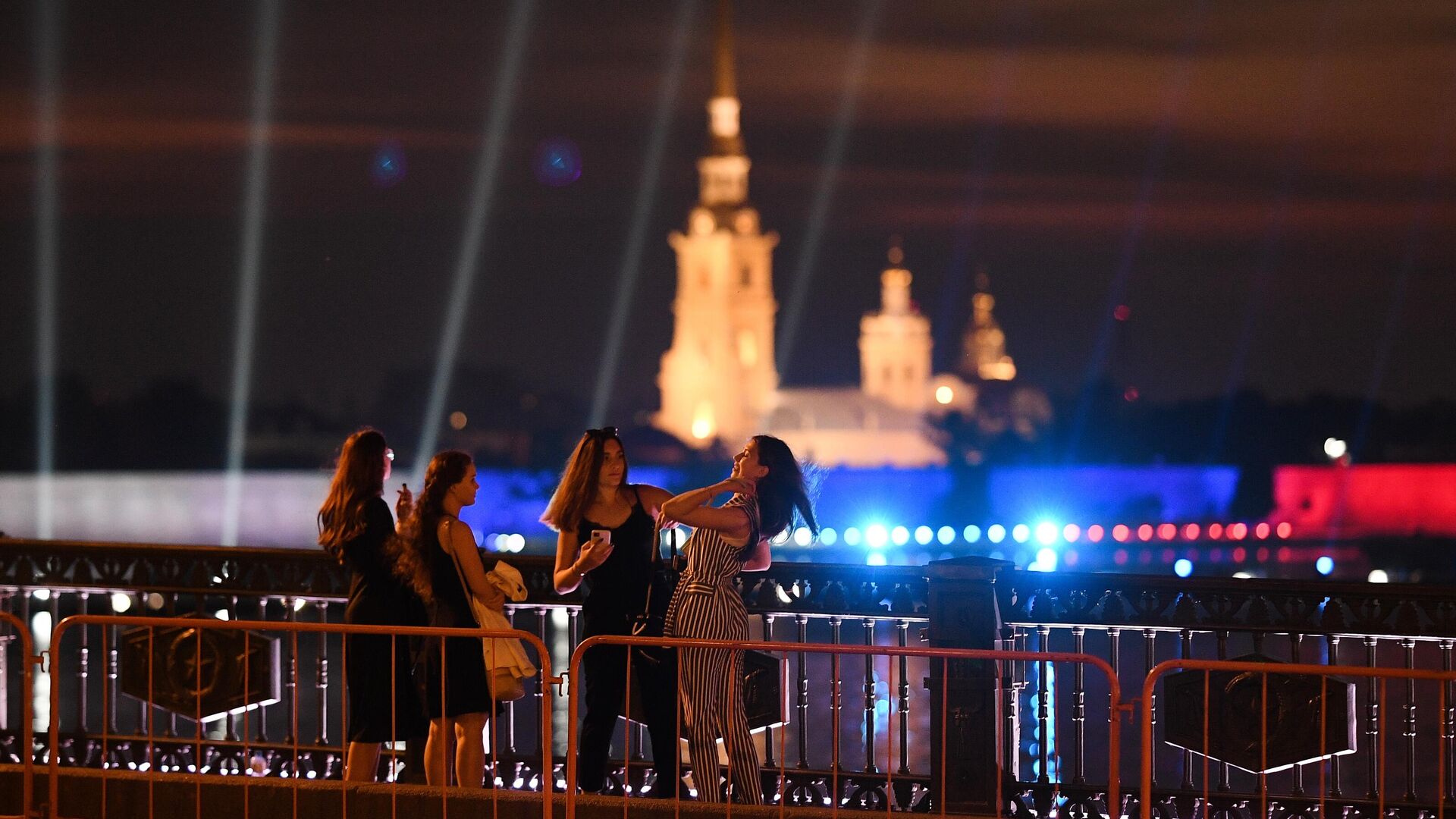 Праздник выпускников Алые паруса в Санкт-Петербурге - РИА Новости, 1920, 12.07.2021