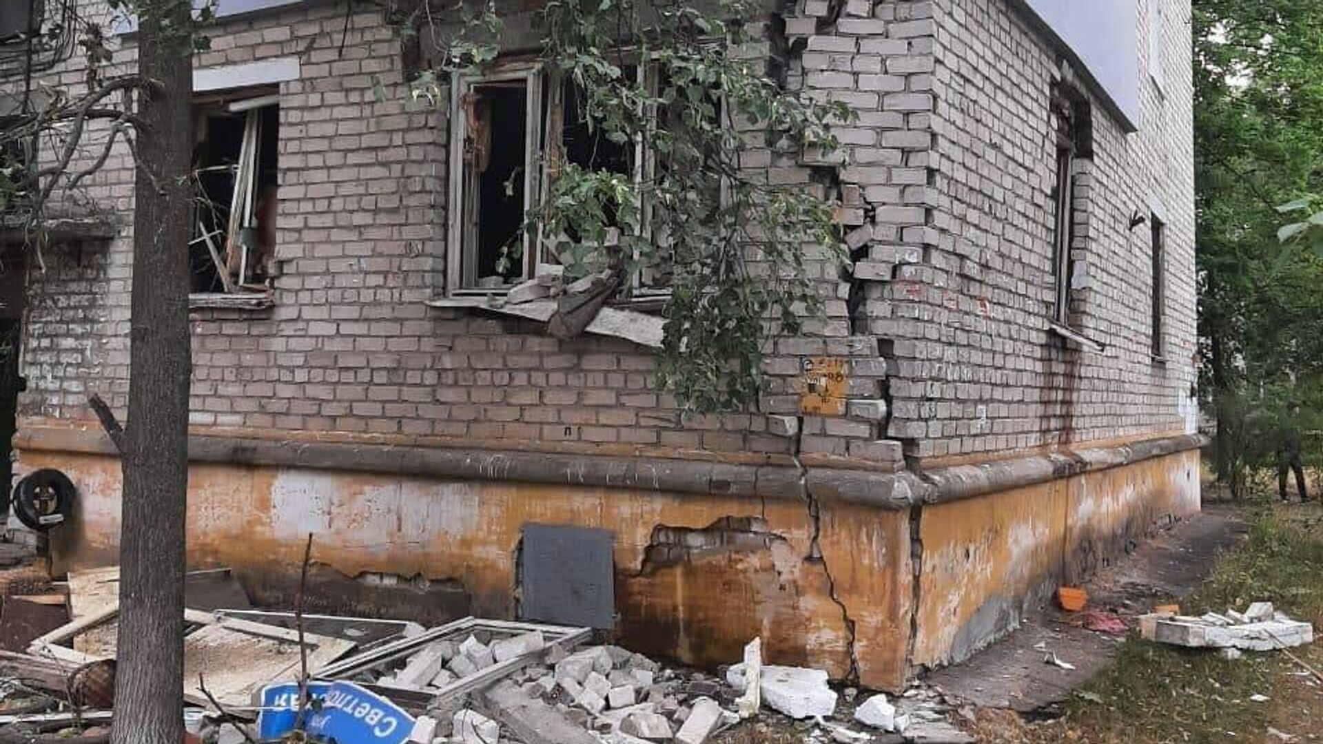 На месте взрыва газовоздушной смеси в жилом доме в Нижнем Новгороде На месте взрыва газовоздушной смеси в жилом доме в Нижнем Новгороде - РИА Новости, 1920, 02.07.2021