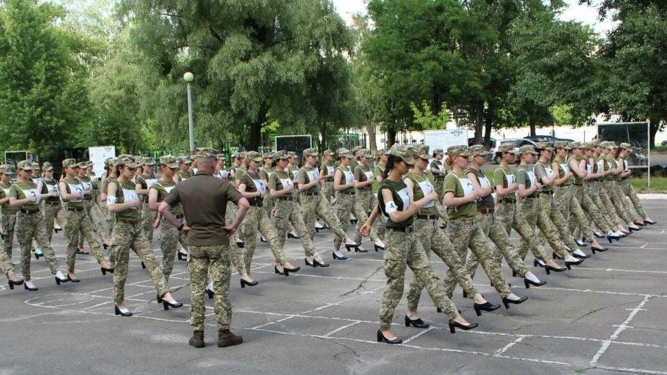 Курсантки Военного института Киевского национального университета имени Шевченко. Архивное фото - РИА Новости, 1920, 06.04.2024