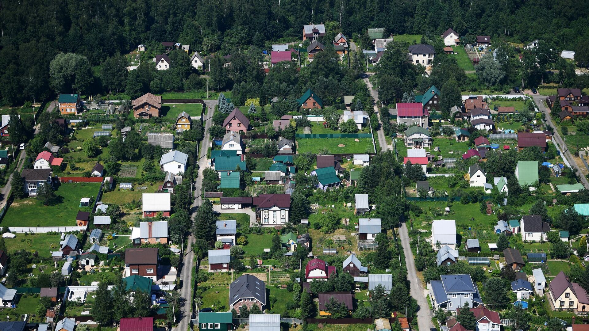 Вид на дома в садовом товариществе. Архивное фото - РИА Новости, 1920, 26.08.2024