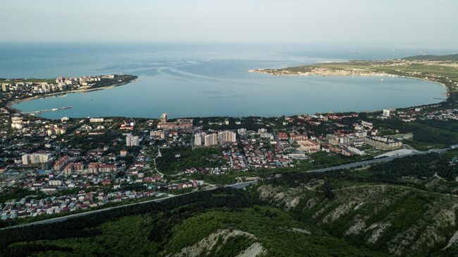 Вид на город Геленджик на Геленджикскую бухту