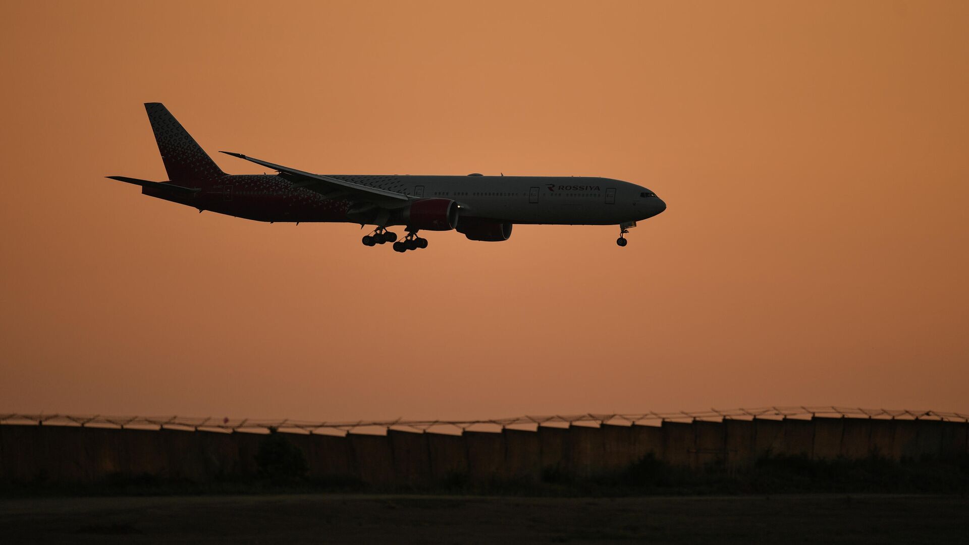 Пассажирский авиалайнер Boeing 777-31H(ER) авиакомпании Россия  - РИА Новости, 1920, 28.10.2022