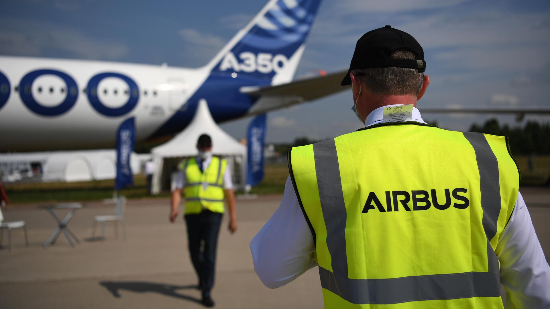 Представители авиакомпании Airbus на открытии Международного авиационно-космического салона МАКС-2021 - РИА Новости, 1920, 02.12.2022