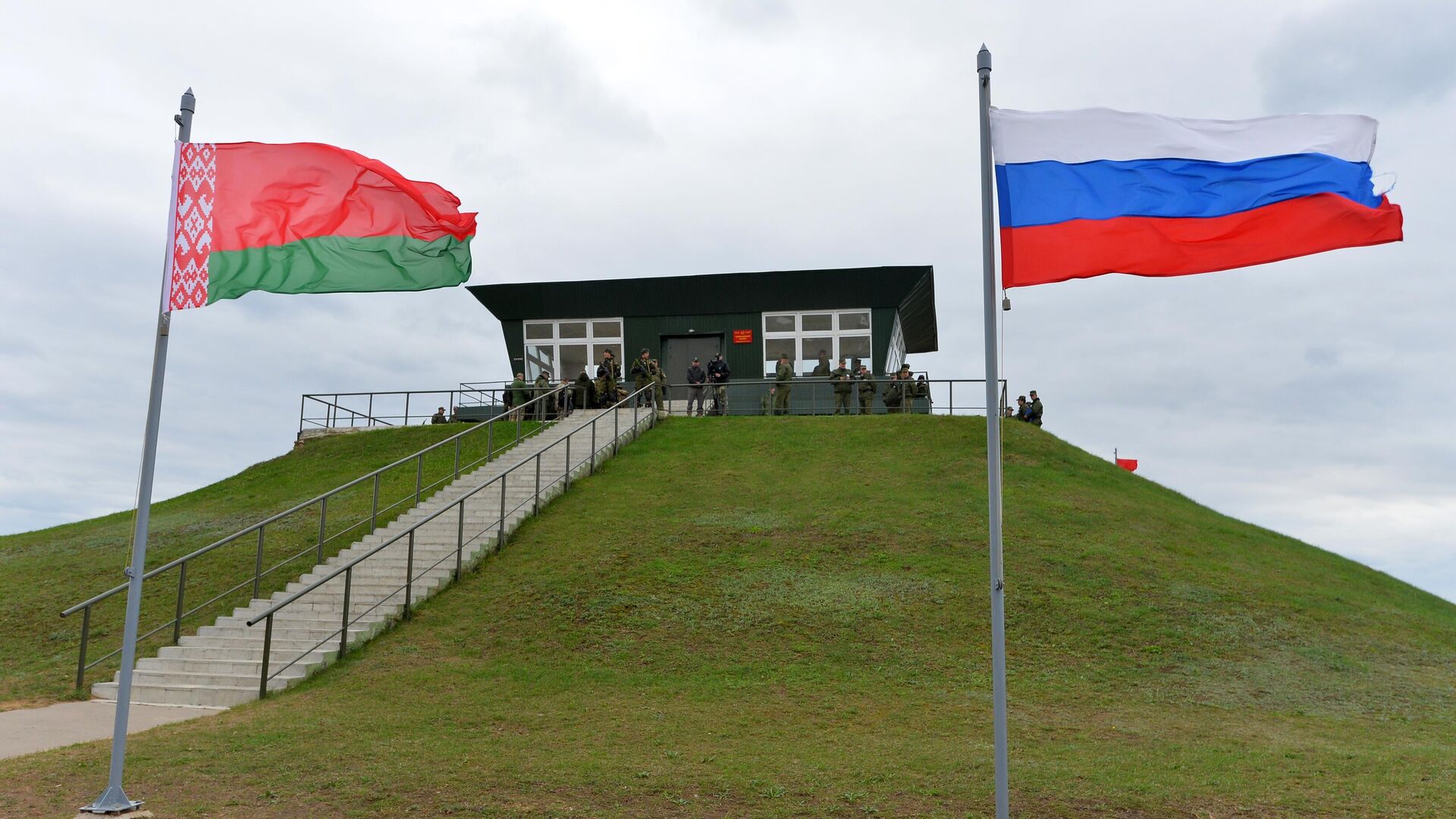 Командный пункт на Осиповичском полигоне в Могилевской области, где проходят совместные стратегические учения вооруженных сил России и Белоруссии - РИА Новости, 1920, 10.04.2023