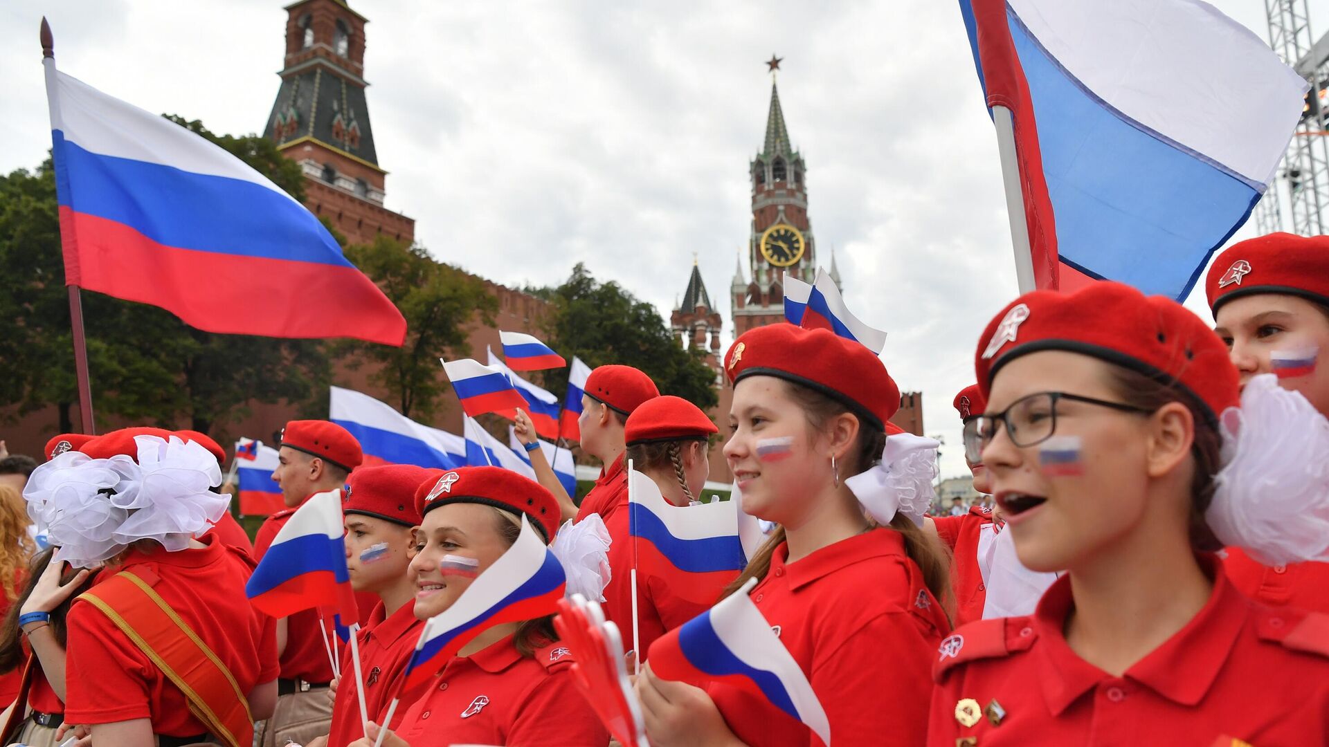 Юнармейцы перед началом концерта в честь российских спортсменов, выступавших на XXXII летних Олимпийских играх в Токио - РИА Новости, 1920, 08.08.2021