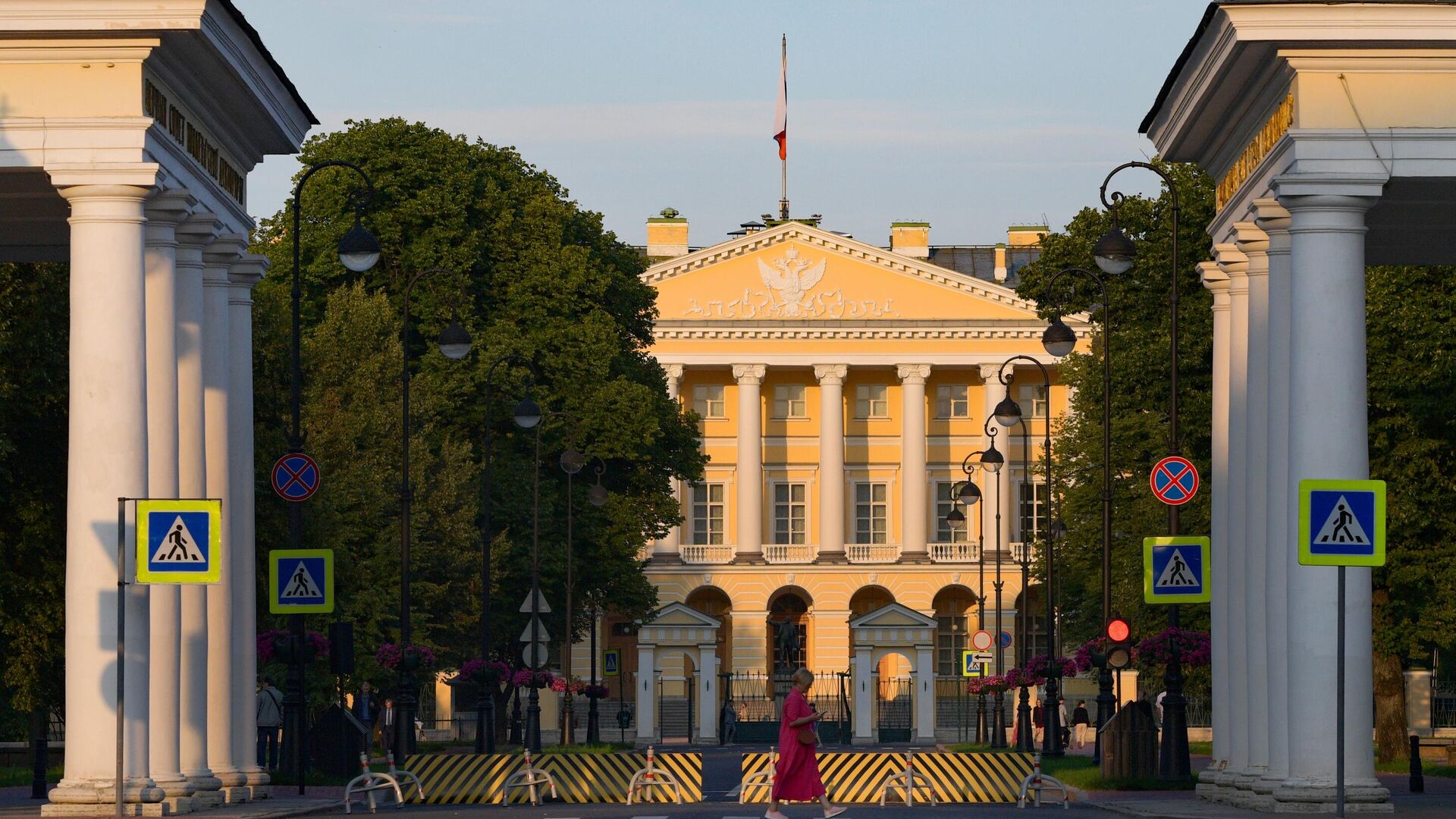 Здание Правительства в Санкт-Петербурге. Архивное фото - РИА Новости, 1920, 20.05.2024