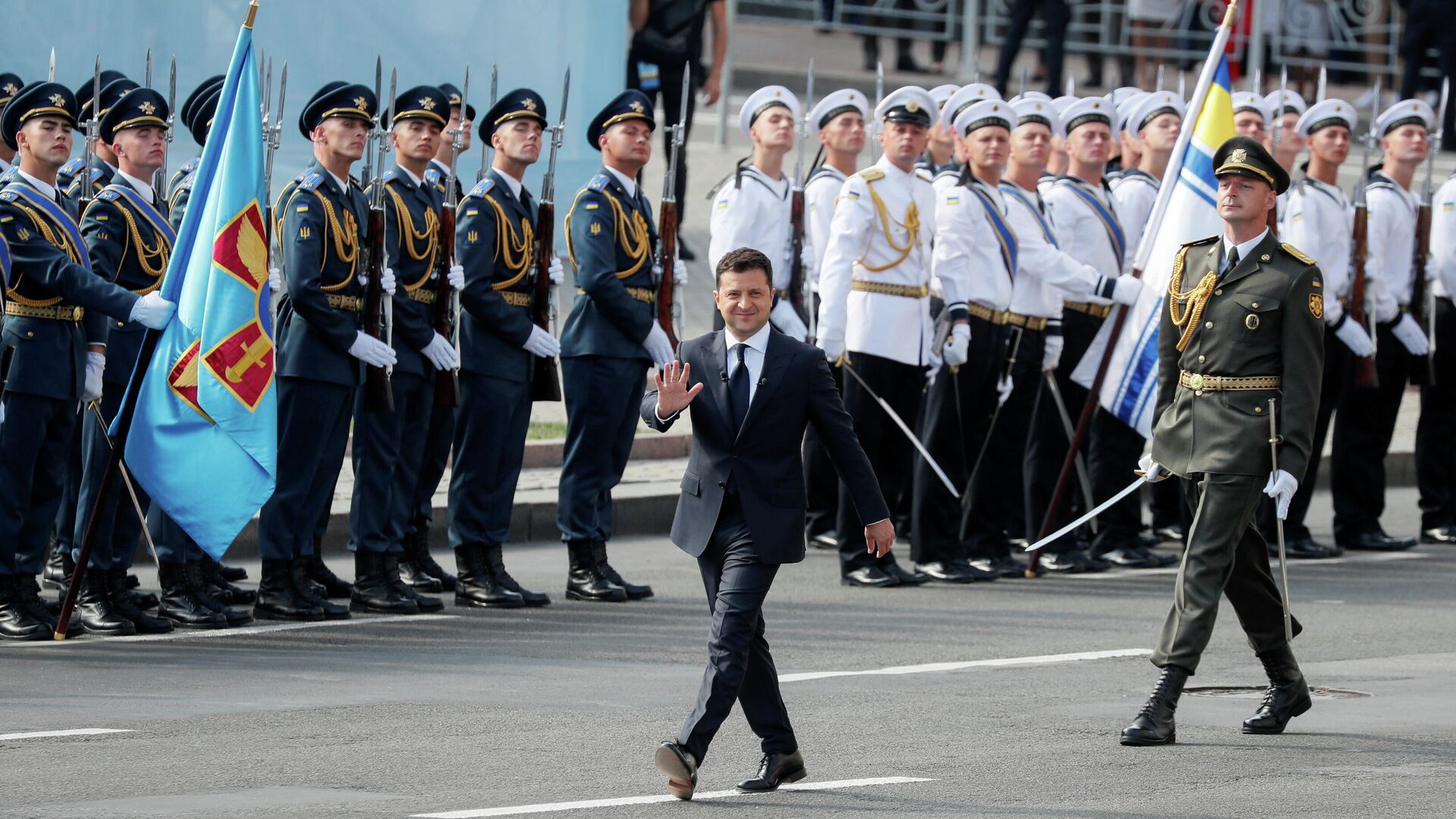 Президент Украины Владимир Зеленский на военном параде ко Дню независимости Украины в Киеве - РИА Новости, 1920, 24.08.2021