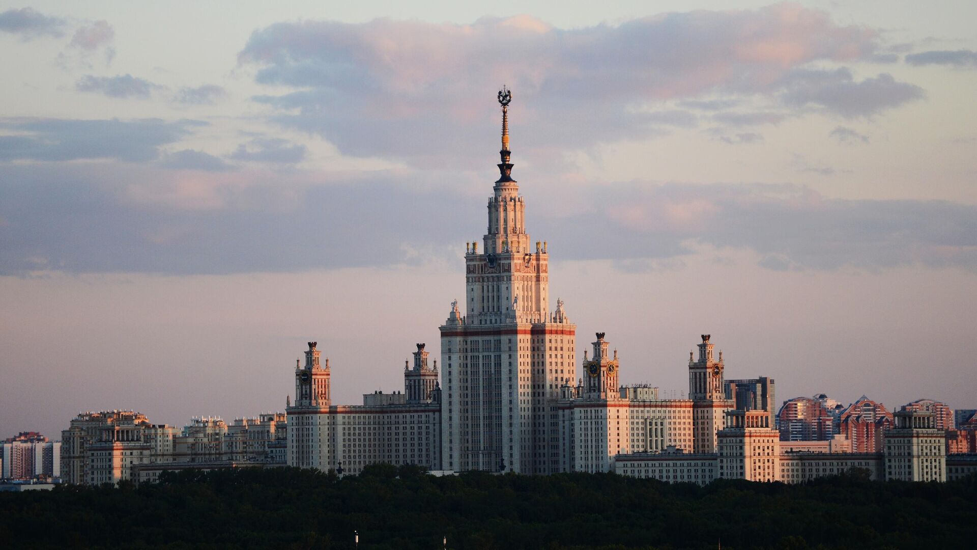 МГУ имени М. В. Ломоносова на Воробьевых горах в Москве. - РИА Новости, 1920, 15.08.2024