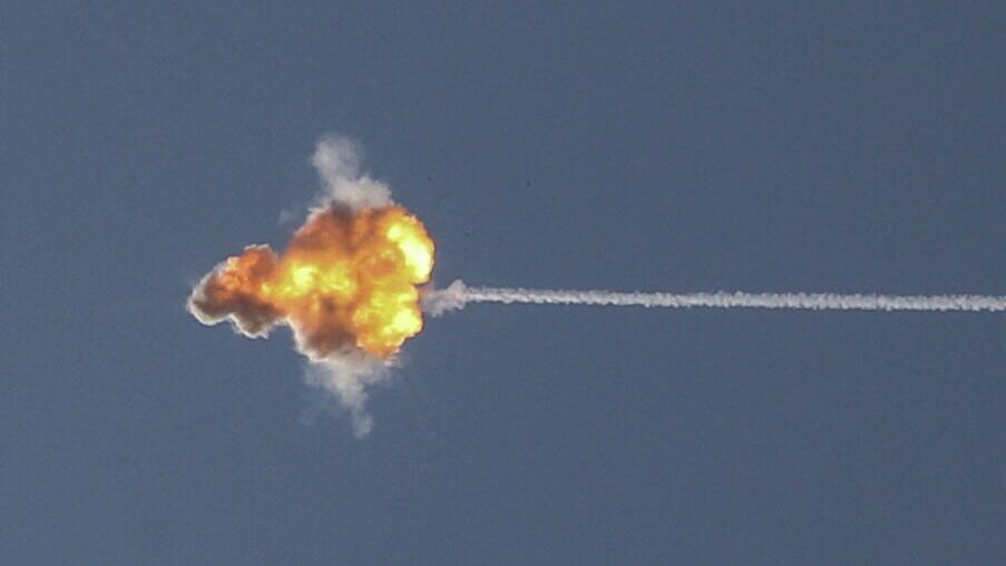 Израильский противоракетный комплекс Железный купол перехватывает ракету, запущенную из сектора Газа в сторону Израиля - РИА Новости, 1920, 10.10.2021