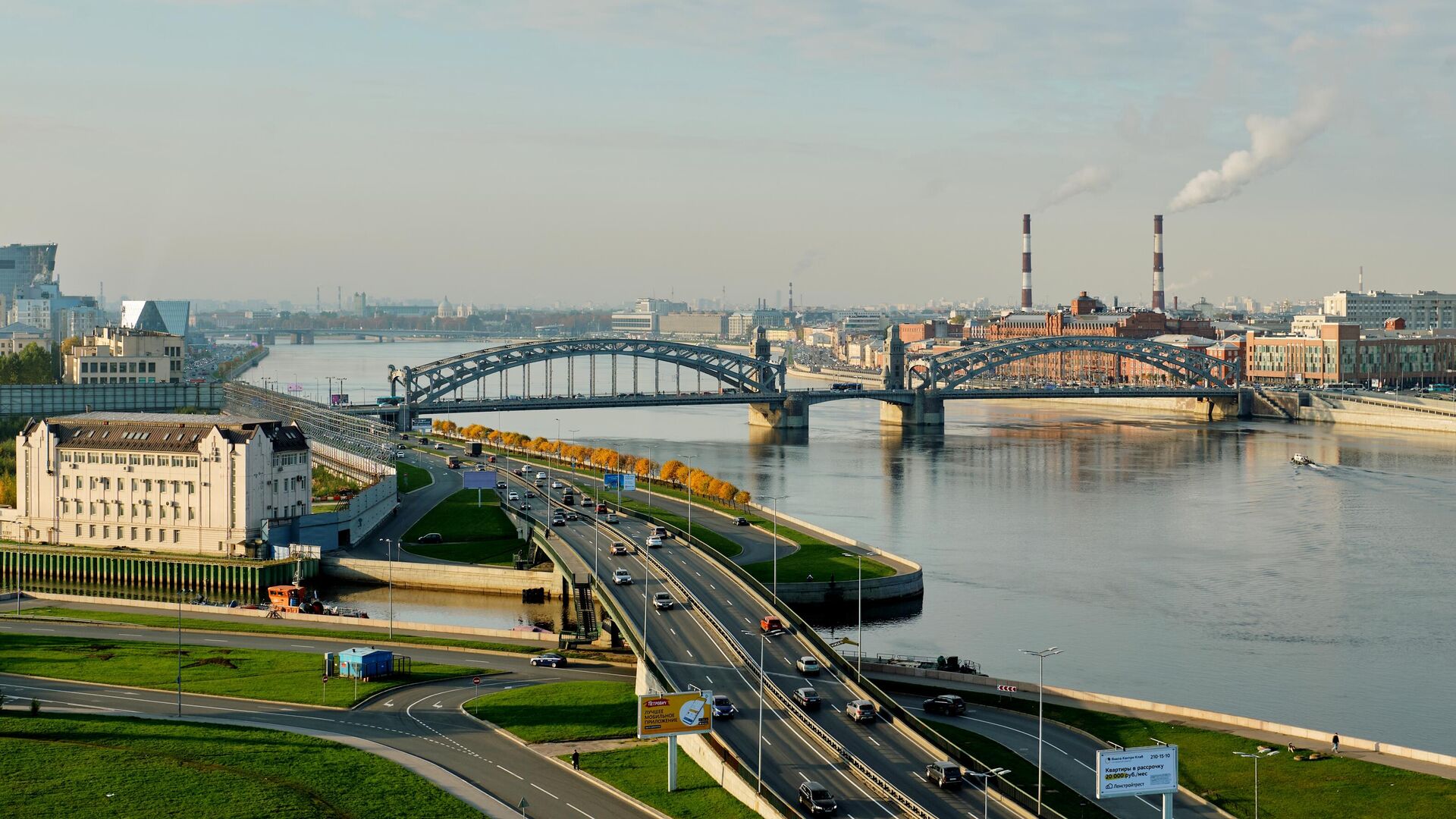 Вид на Охтинский мыс, Малоохтинскую набережную и Большеохтинский мост в Санкт-Петербурге - РИА Новости, 1920, 10.10.2022