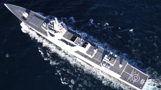 Эсминец Нань Чан ВМС Китая во время маневрирования на учениях Морское взаимодействие-2021