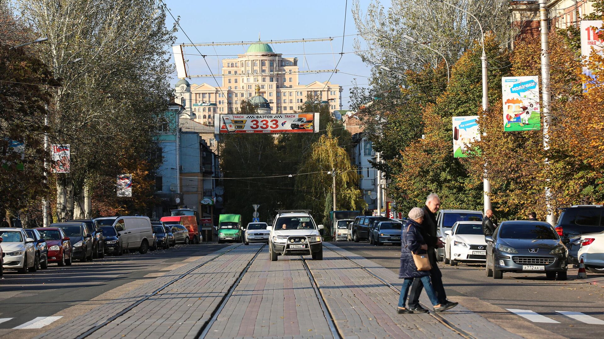 Прохожие в центре Донецка - РИА Новости, 1920, 13.07.2023