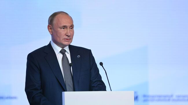 Президент РФ Владимир Путин выступает на пленарной сессии XVIII ежегодного заседания Международного дискуссионного клуба Валдай