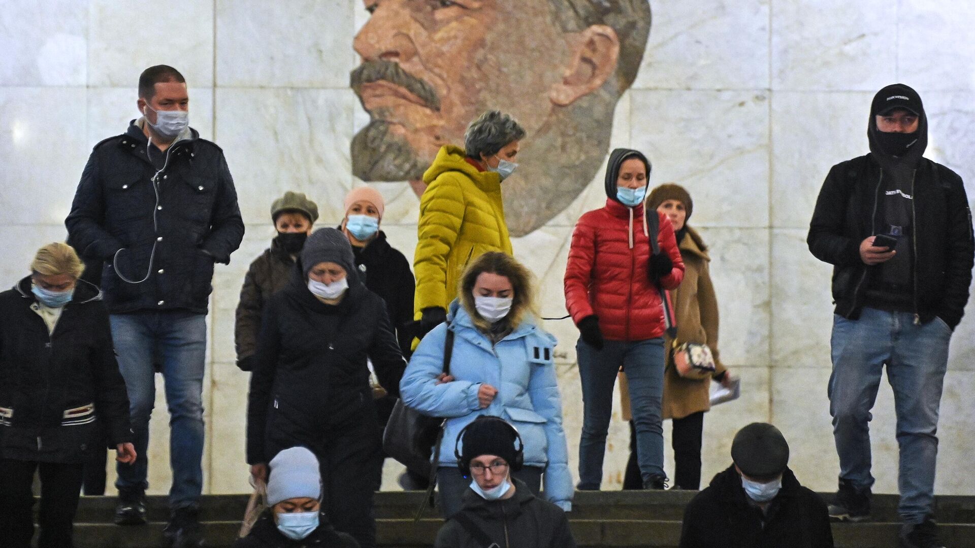 Пассажиры на станции Библиотека имени Ленина Московского метрополитена - РИА Новости, 1920, 26.10.2021