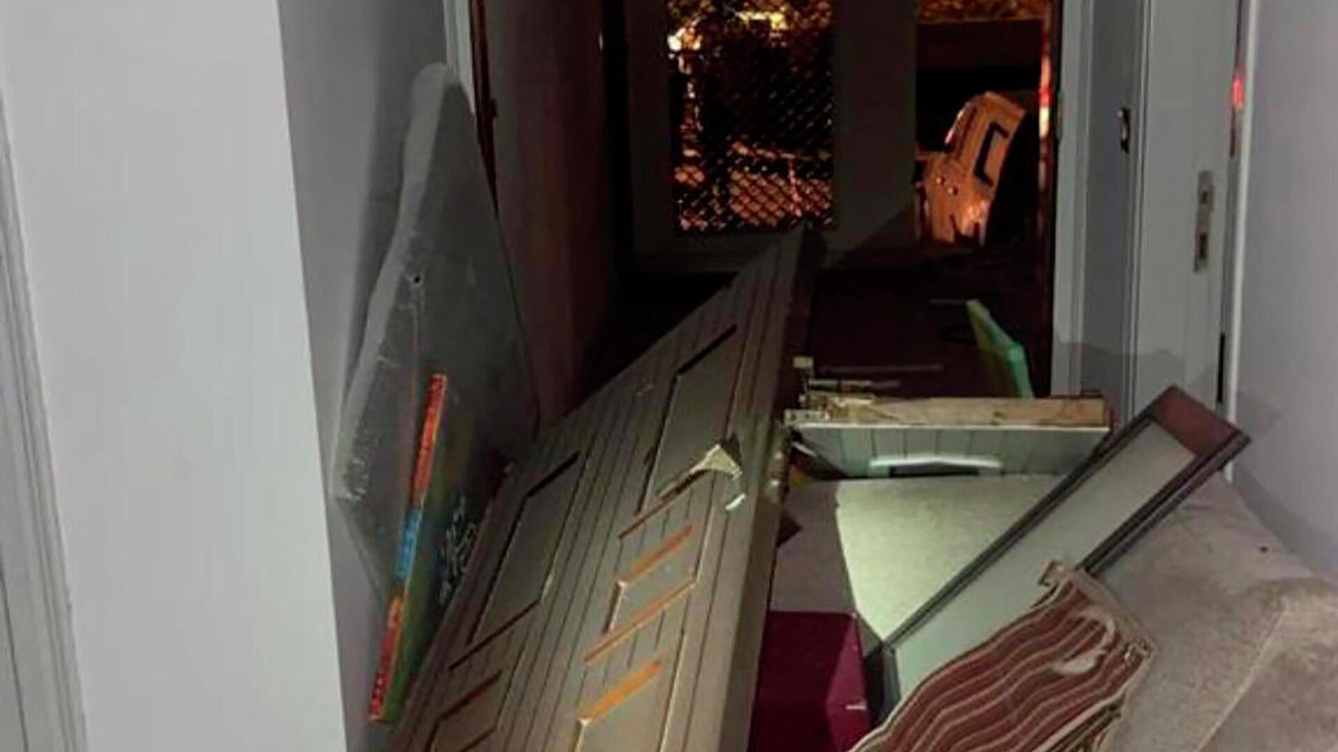 Резиденция премьер-министра Ирака Мустафы аль-Каземи после попадания ракеты - РИА Новости, 1920, 07.11.2021