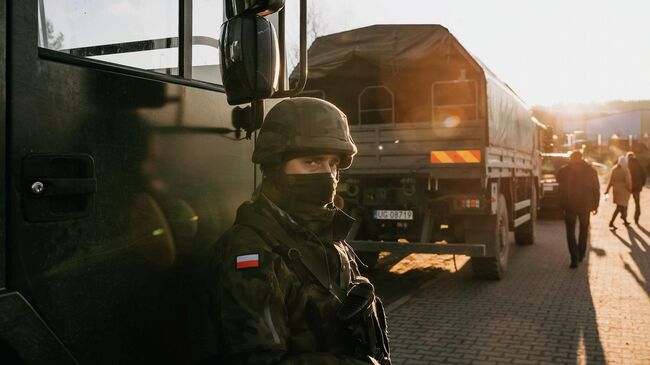 Польский военнослужащий в районе польско-белорусской границы