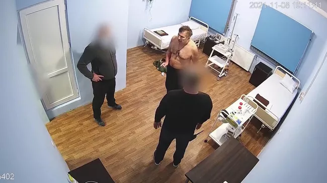 Саакашвили сопротивляется госпитализации. Кадры из  тюремной больницы