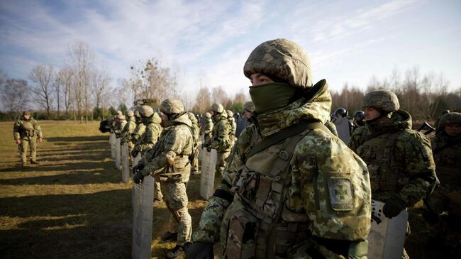 Сотрудники Госпогранслужбы Украины на границе с Белоруссией