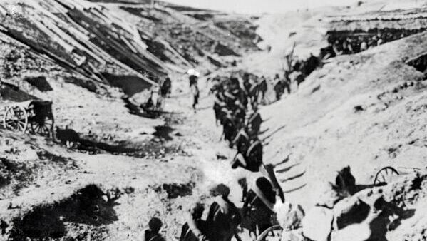 Русско-японская война 1904-1905гг. Оборона Порт-Артура. Движение резервов к третьему форту. РИА Новости / РИА Новости - РИА Новости, 1920, 28.08.2025