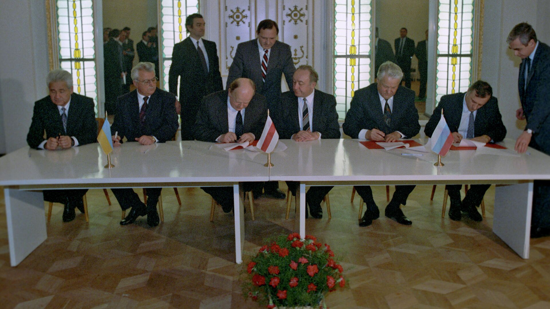 Церемония подписания Соглашения о ликвидации СССР и создании Содружества Независимых Государств - РИА Новости, 1920, 08.12.2022