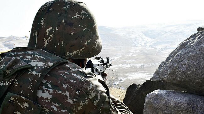 Военнослужащий ВС Армении на границе с Азербайджаном. Архивное фото