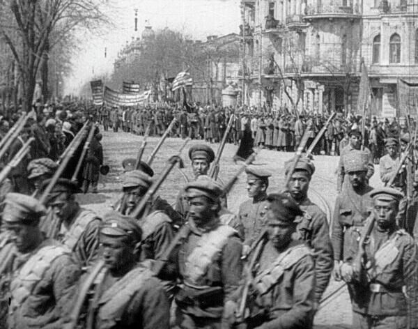 Гражданская война и иностранная интервенция в России 1917-1922 гг.
Вступление частей Красной Армии в Одессу. Апрель 1919 года. РИА Новости / РИА Новости - РИА Новости, 1920, 10.12.2021