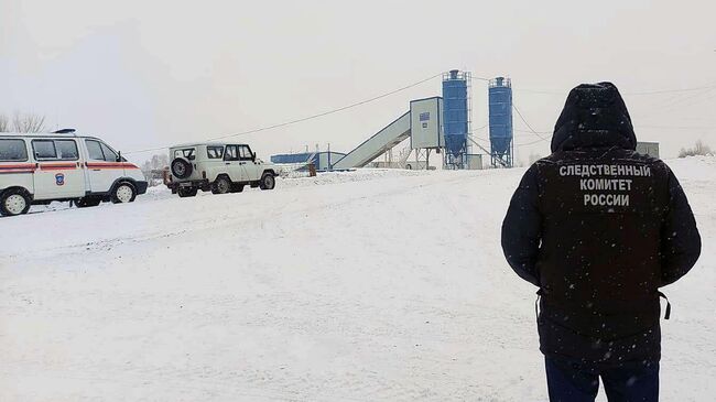 Сотрудник СК на месте задымления на шахте Листвяжная