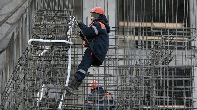 Рабочие на строительной площадке 