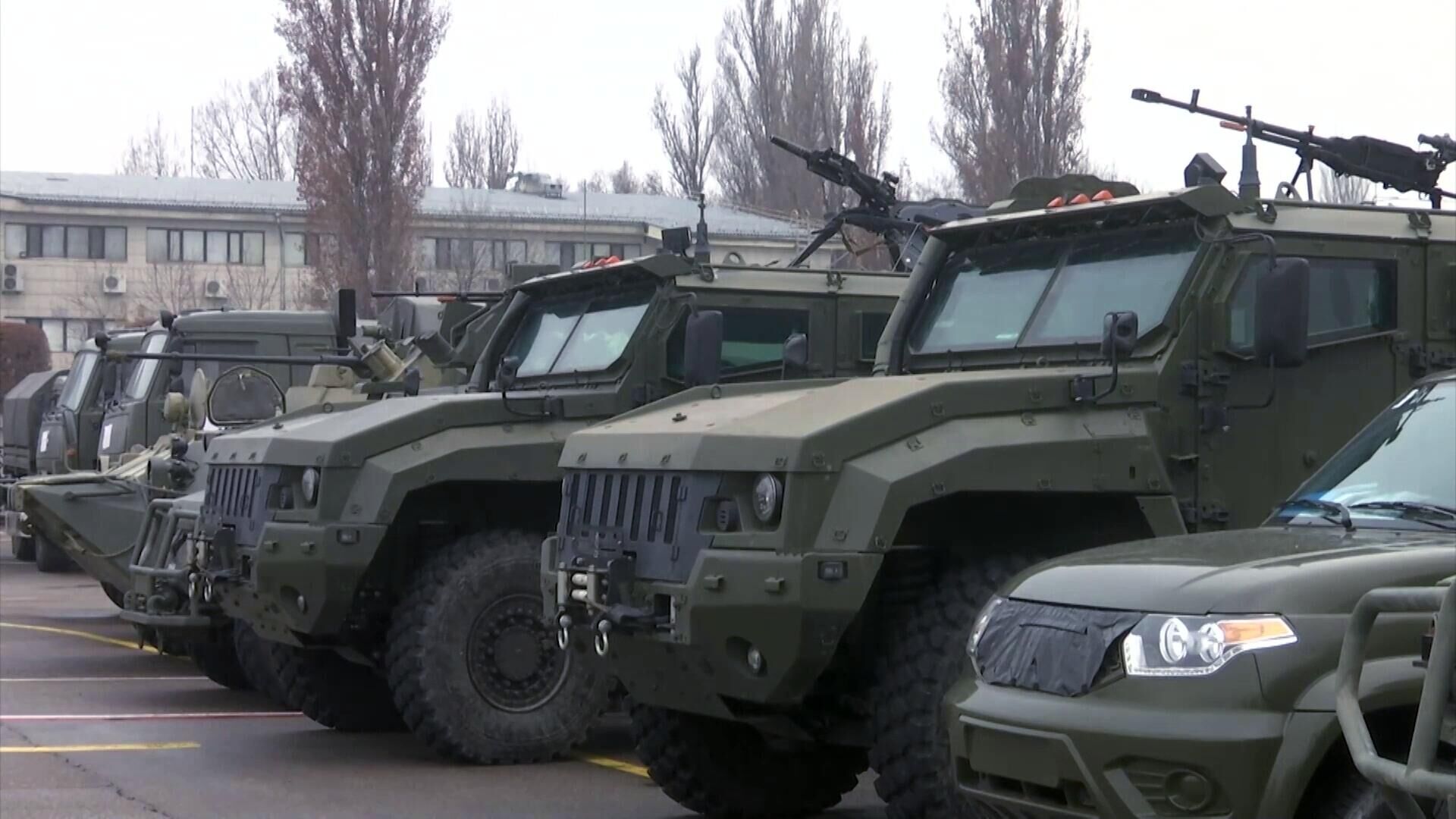 Военная техника российской части миротворческих сил ОДКБ. Скриншот видео - РИА Новости, 1920, 09.01.2022