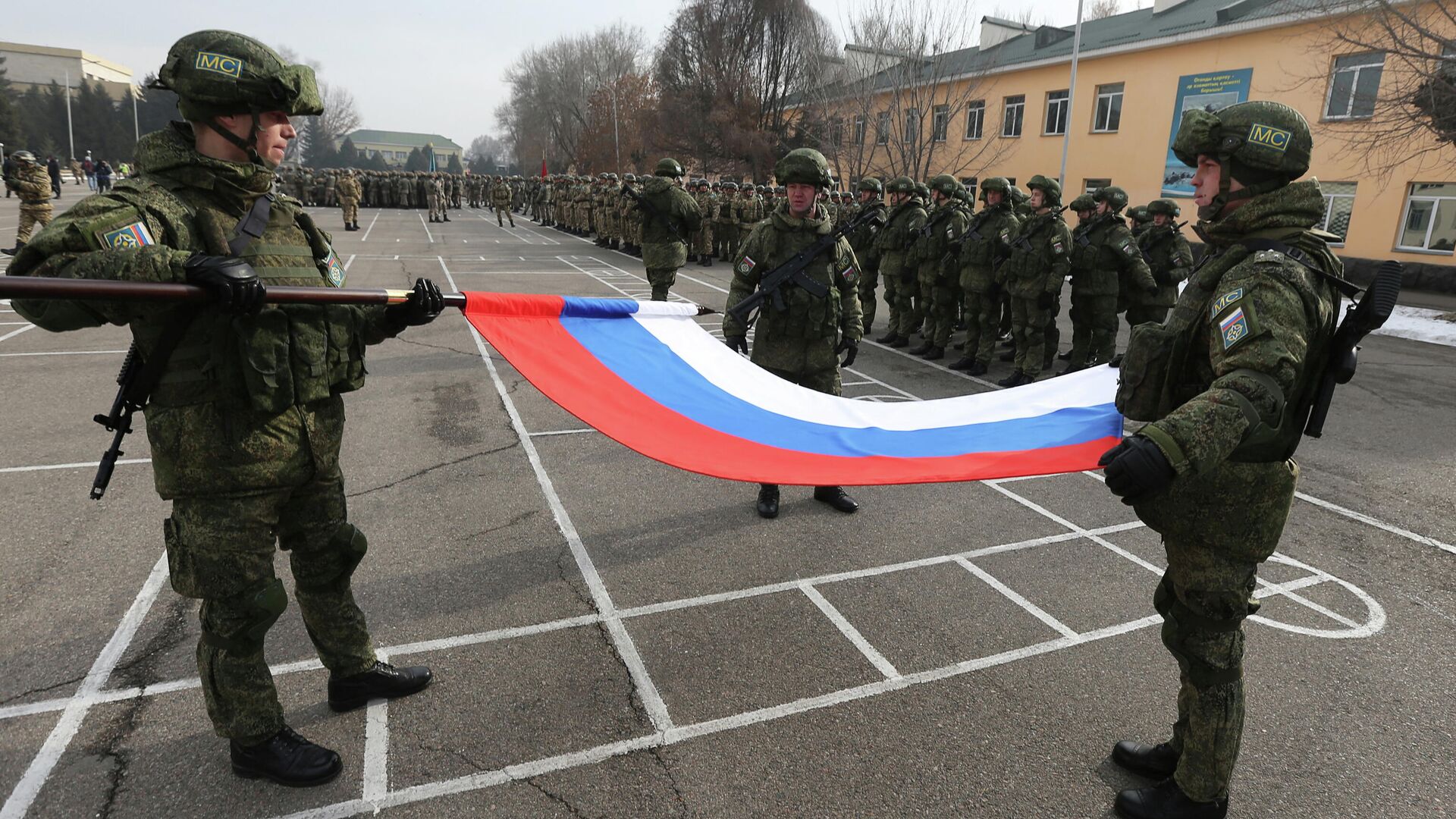 Российские военнослужащие во время церемонии, посвященной выводу миротворческих сил ОДКБ из Казахстана - РИА Новости, 1920, 03.02.2022